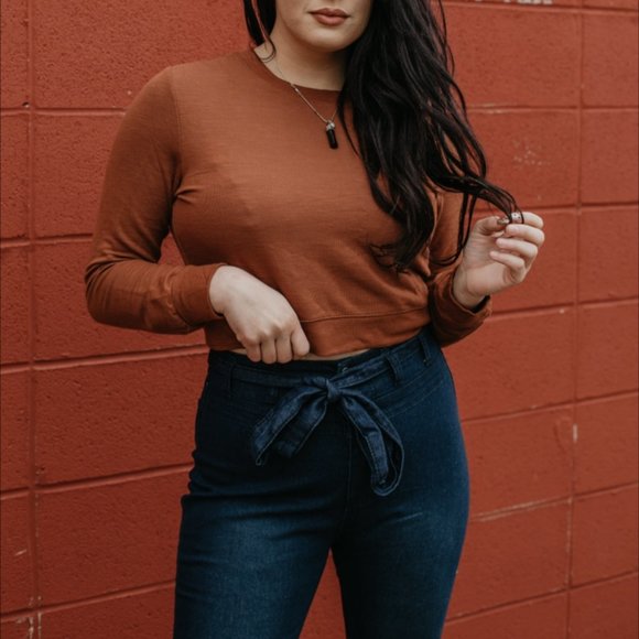 Cropped Crew Neck - Picture 1 of 2